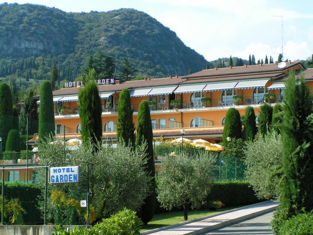 Hotel Garden Exterior photo